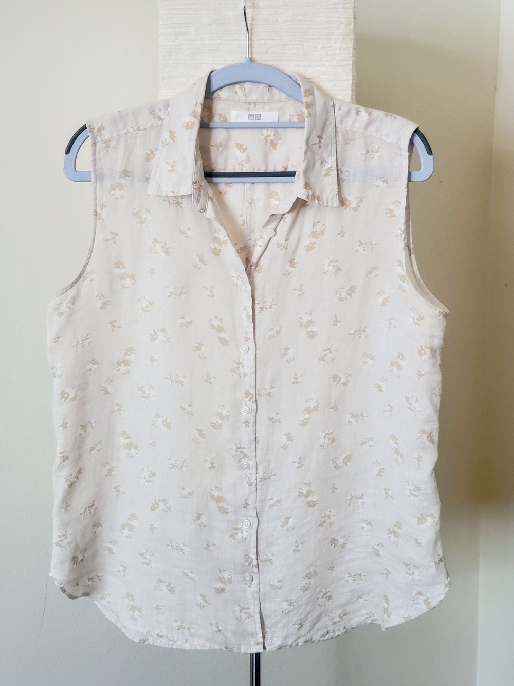 UNIQLO 100% Linen Sleeveless Button-Down Floral Cream Top Sz L